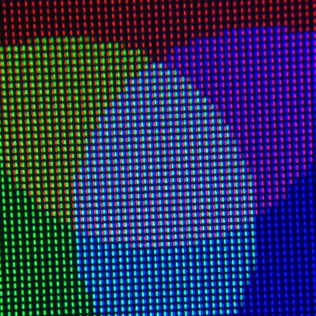 Photographie agrandie jusqu'à faire apparaître les pixels, avec les trois valeurs rouge, vert et bleu d'un pixel affichées